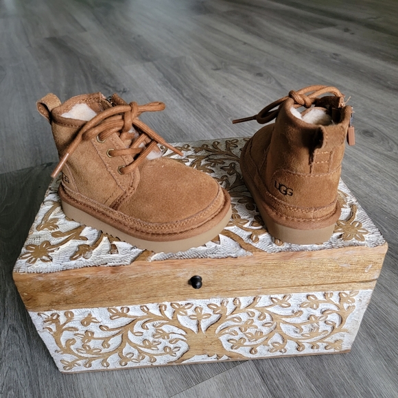 UGG Toddler Neumel Suede Boot - Picture 2 of 10